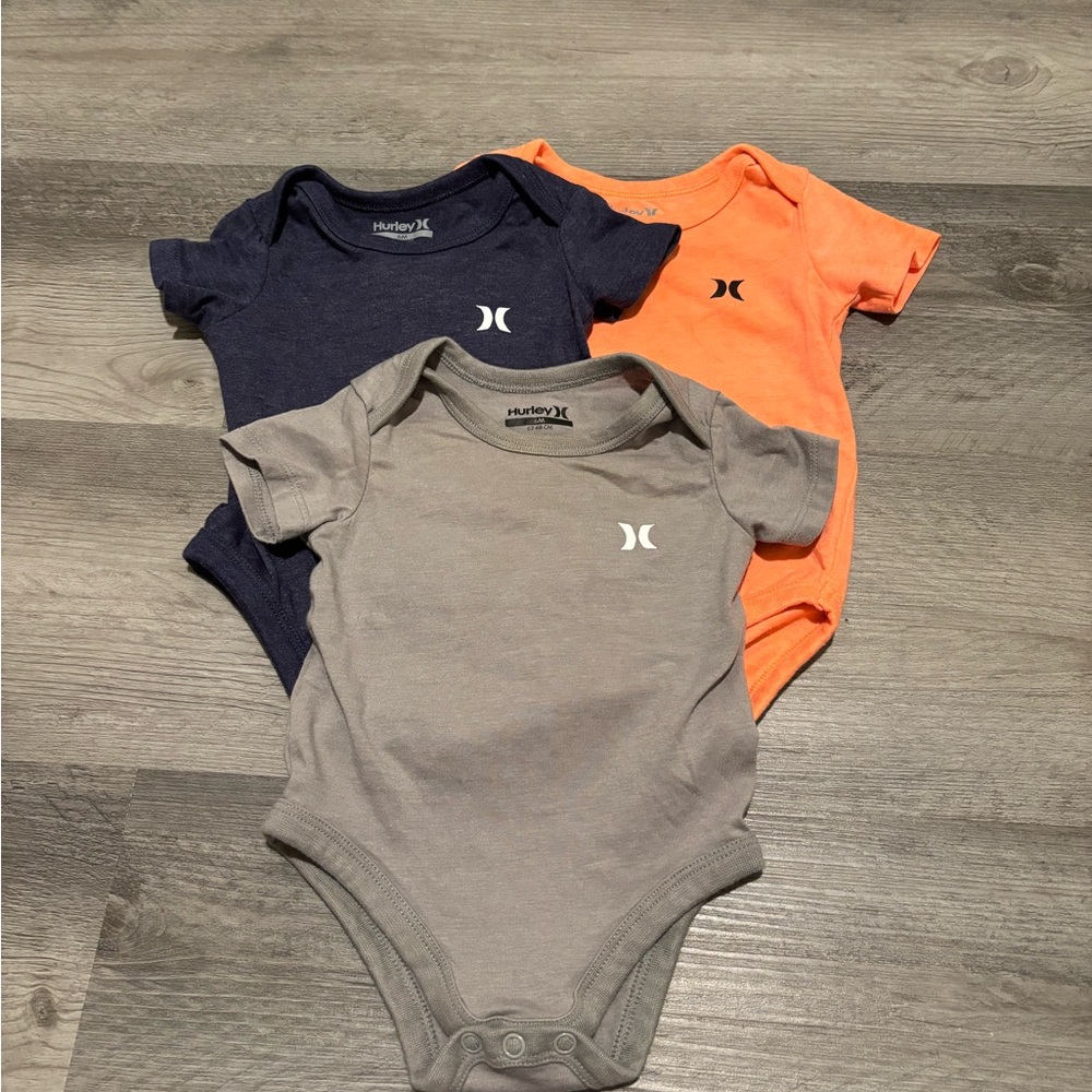 Hurley Kids 3-Pack Short Sleeve One-Piece Bodysuits - Navy, Gray, Orange 6-9 Mo